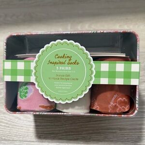 Cooking inspired gift set 3 pairs of socks and 10 blank recipe cards